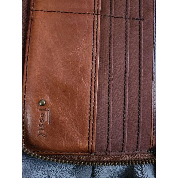 Fossil Brown Leather full zip long wallet. Normal signs of ware see pictures - Picture 6 of 10